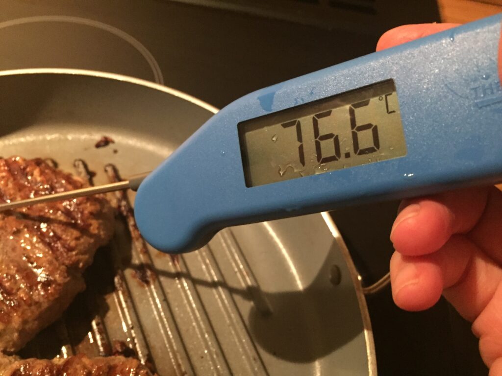 Use a thermometer to ensure that burgers are cooked to above 75 C